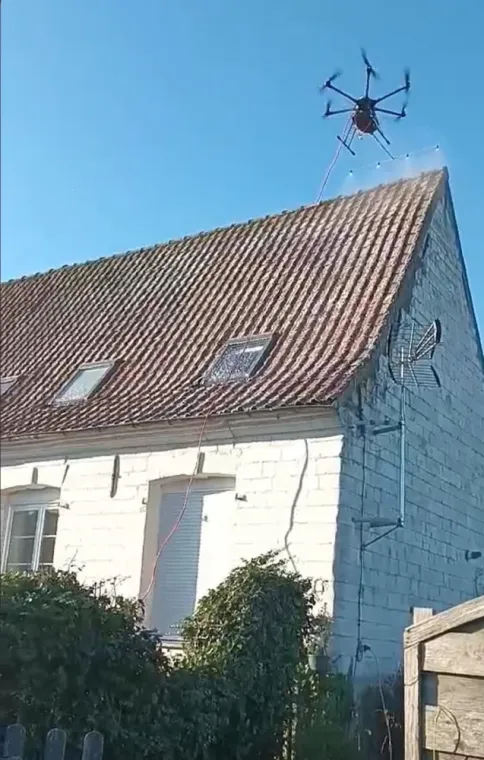 Démoussage sur la commune de Saint-Martin-Lez-Tatinghem