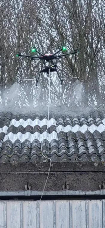 Démoussage d'un bâtiment de stockage à Warhem  , Arques, ASGARD
