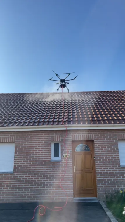 Démoussage de toiture par drone et nettoyage pollution VMC à Wormhout. , Arques, ASGARD