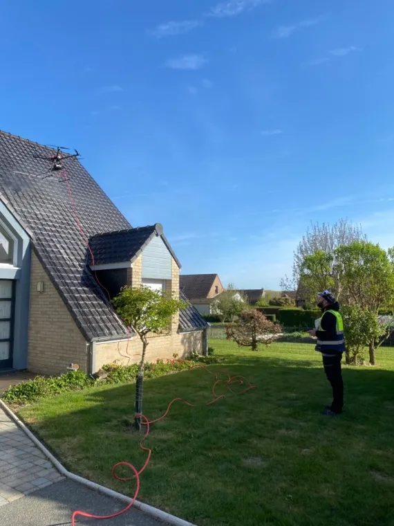 Nettoyage et démoussage d'une toiture sur la commune d'Arques (62), Arques, ASGARD
