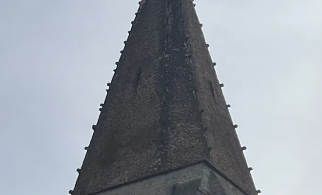 Clocher le jour de la pulvérisaiton